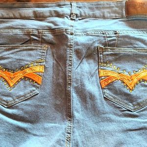 Ladies gray jeans in New condition.